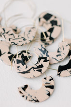 Black and White Marble Threaders