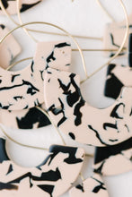 Black and White Marble Threaders