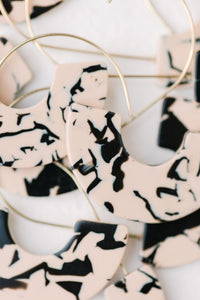 Black and White Marble Threaders