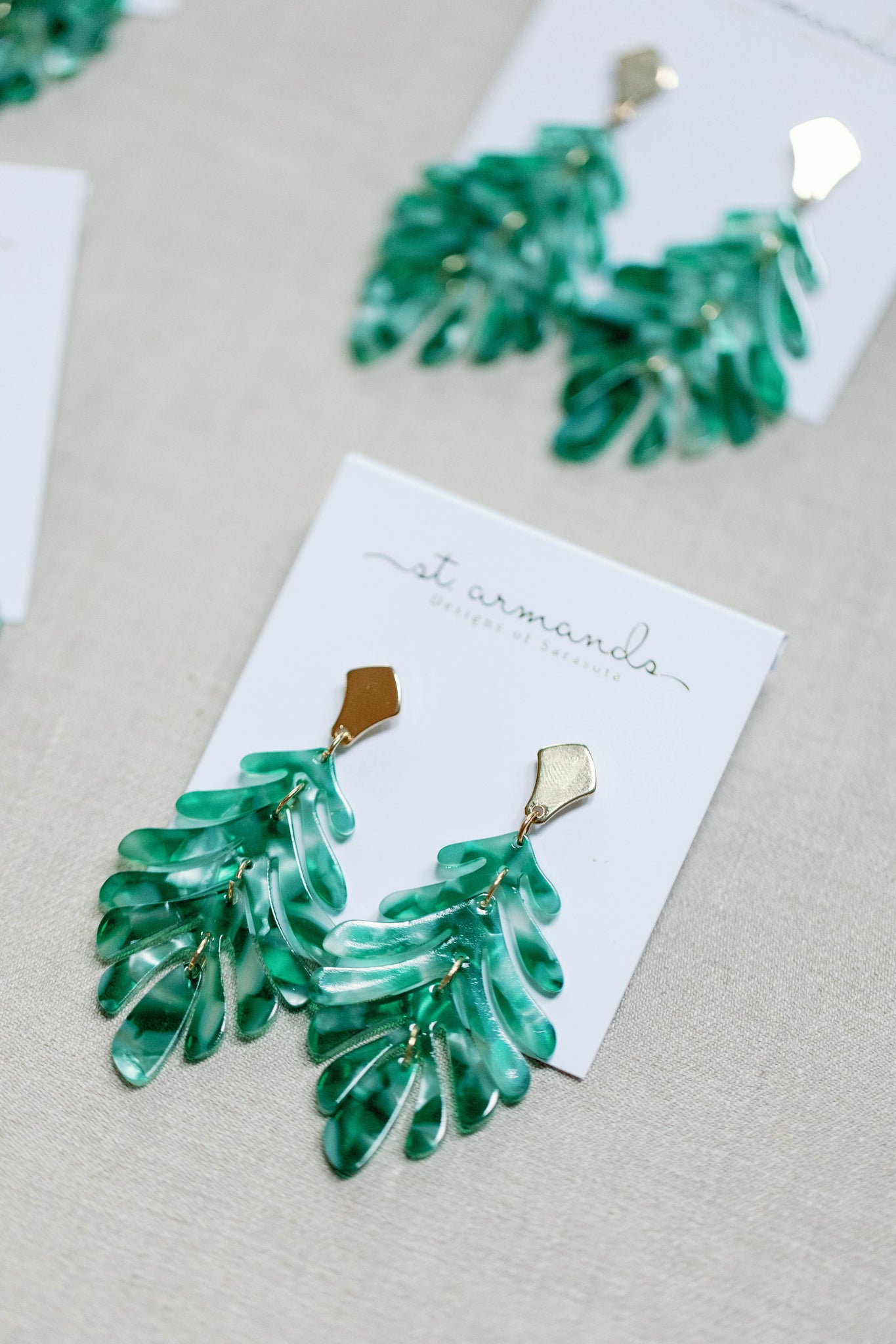 HUAGEO Acrilico Verde Teardrop Palm Leaves Pendente Orecchini HUAGEO Acrilico Verde Teardrop Palm Leaves Pendente Orecchini