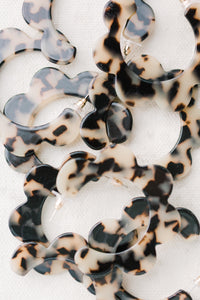 Blonde Tortoise Scalloped Hoops